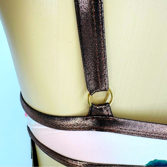 NEW Gianni Bini Copper Metallic Floral Triangle Bikini Top Size Small - Picture 4 of 6